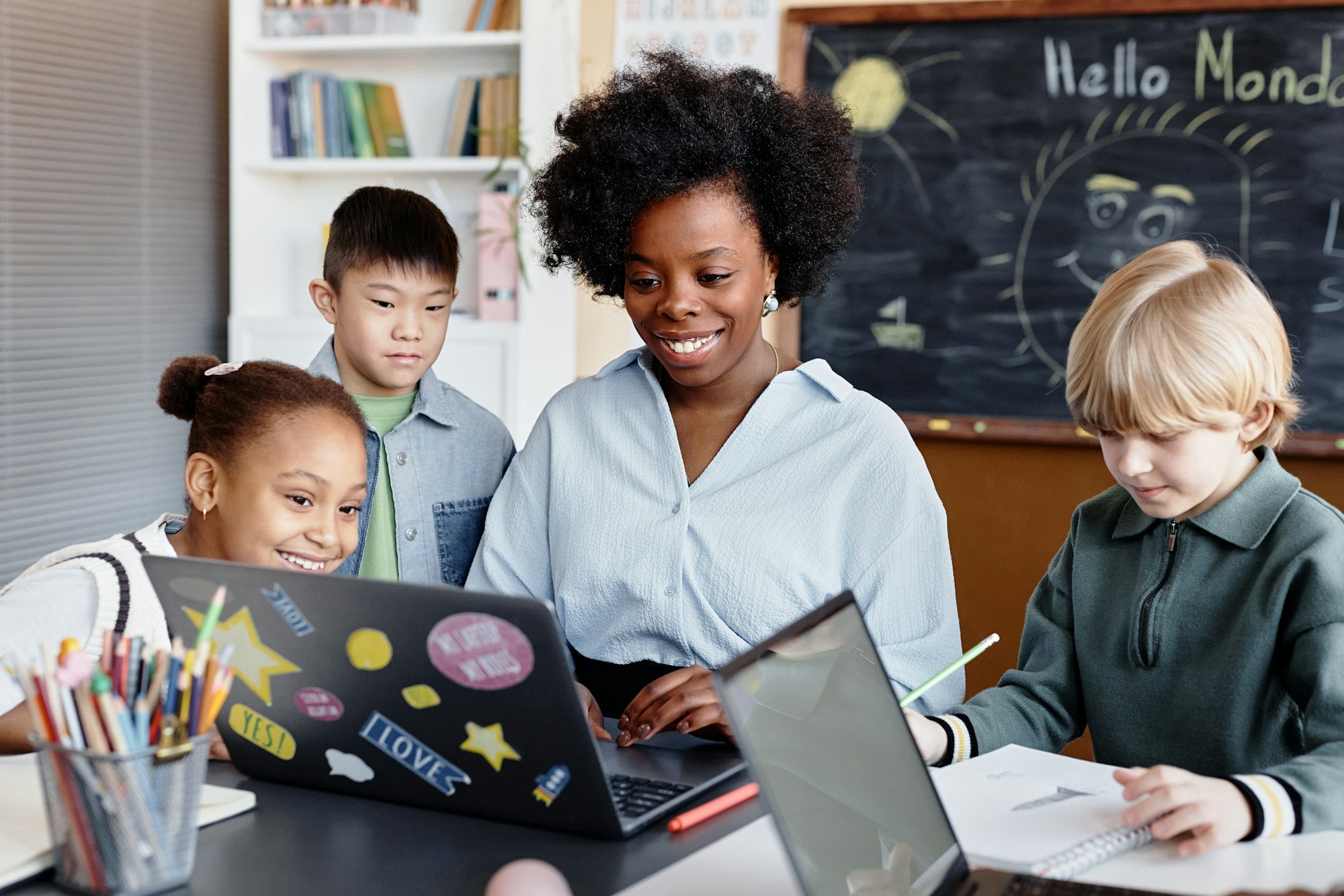 Primary School Educator Using Computer in Elective Class